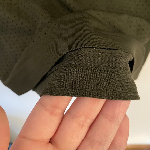 Lululemon Breeze By Muscle Crop Tank, Size 8, Pre-Owned - Fair Condition - Picture 10 of 10